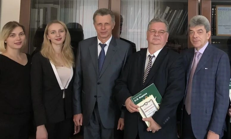 SVR press bureau chief Sergey Guskov (middle)