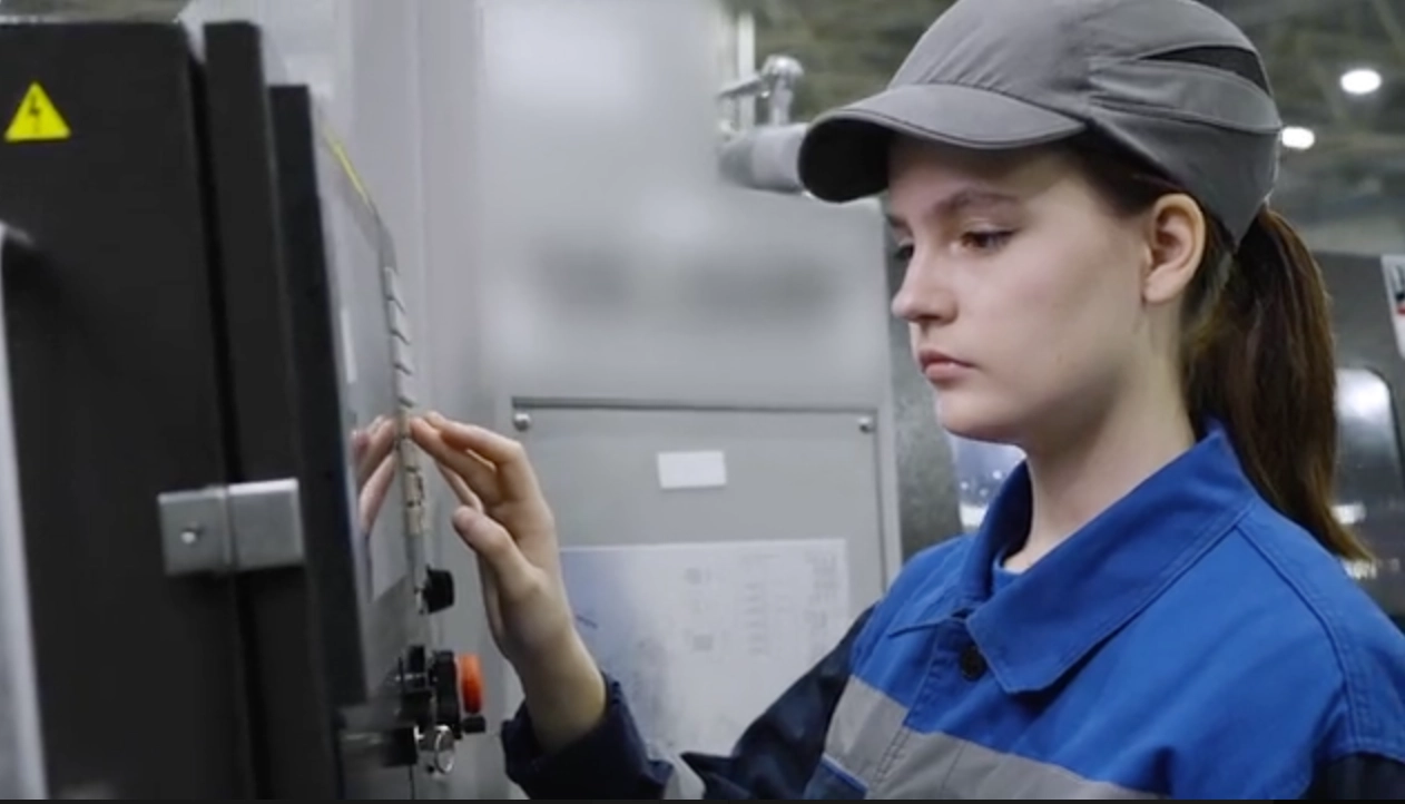 A screenshot of the promotional videos in which underage students openly discuss their work assembling attack drones. Screenshot: T-Invariant 