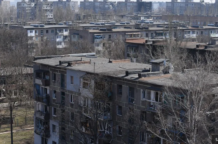 Russia strikes city infrastructure in Kherson, civilians wounded, says regional council chairman