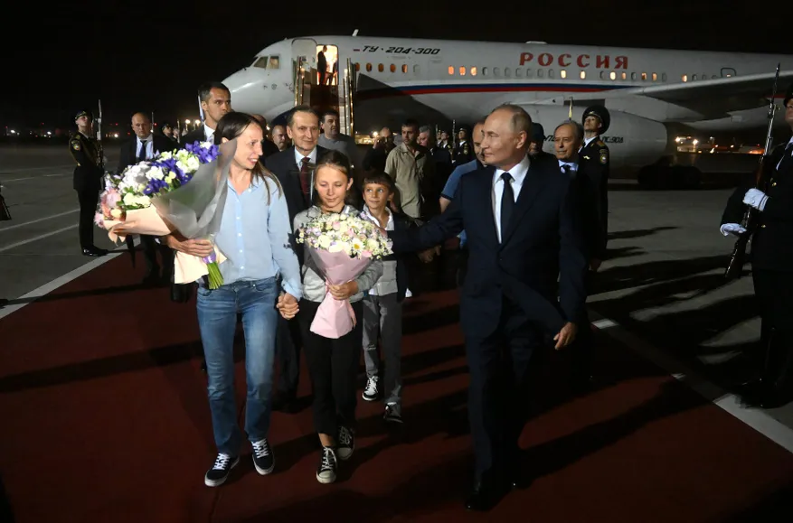 Children of “illegals” sent back to Moscow in prisoner exchange found out they were Russian when the plane left Ankara