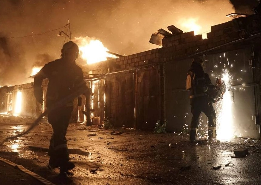 Ukrainian emergency workers respond to the aftermath of Russia's massive overnight assault on Kyiv on April 24. Photo: State Emergency Service of Ukraine