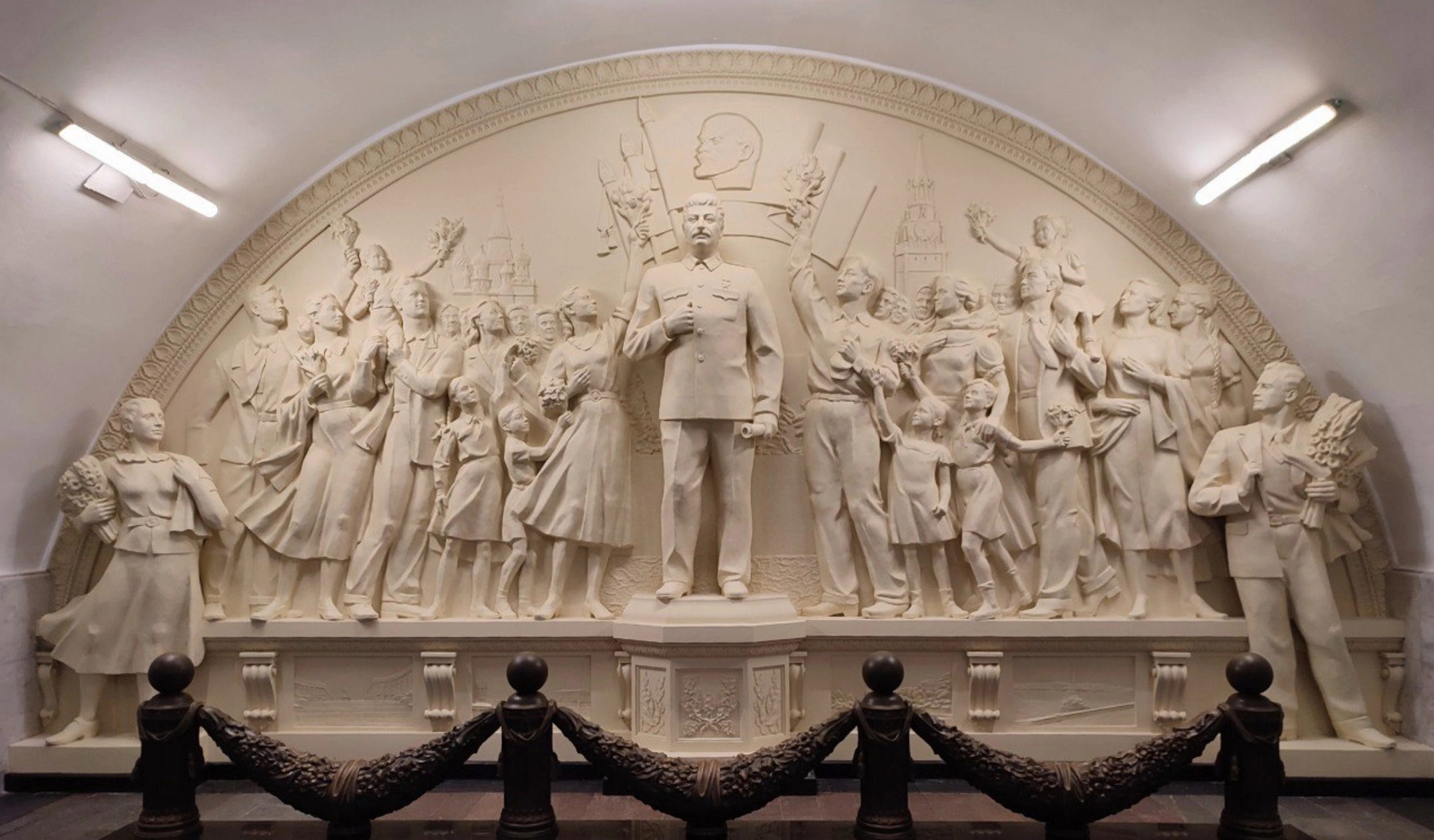 The recently unveiled “restoration” of a sculptural relief depicting Joseph Stalin at Moscow’s Taganskaya metro station. Photo: SOTAvision