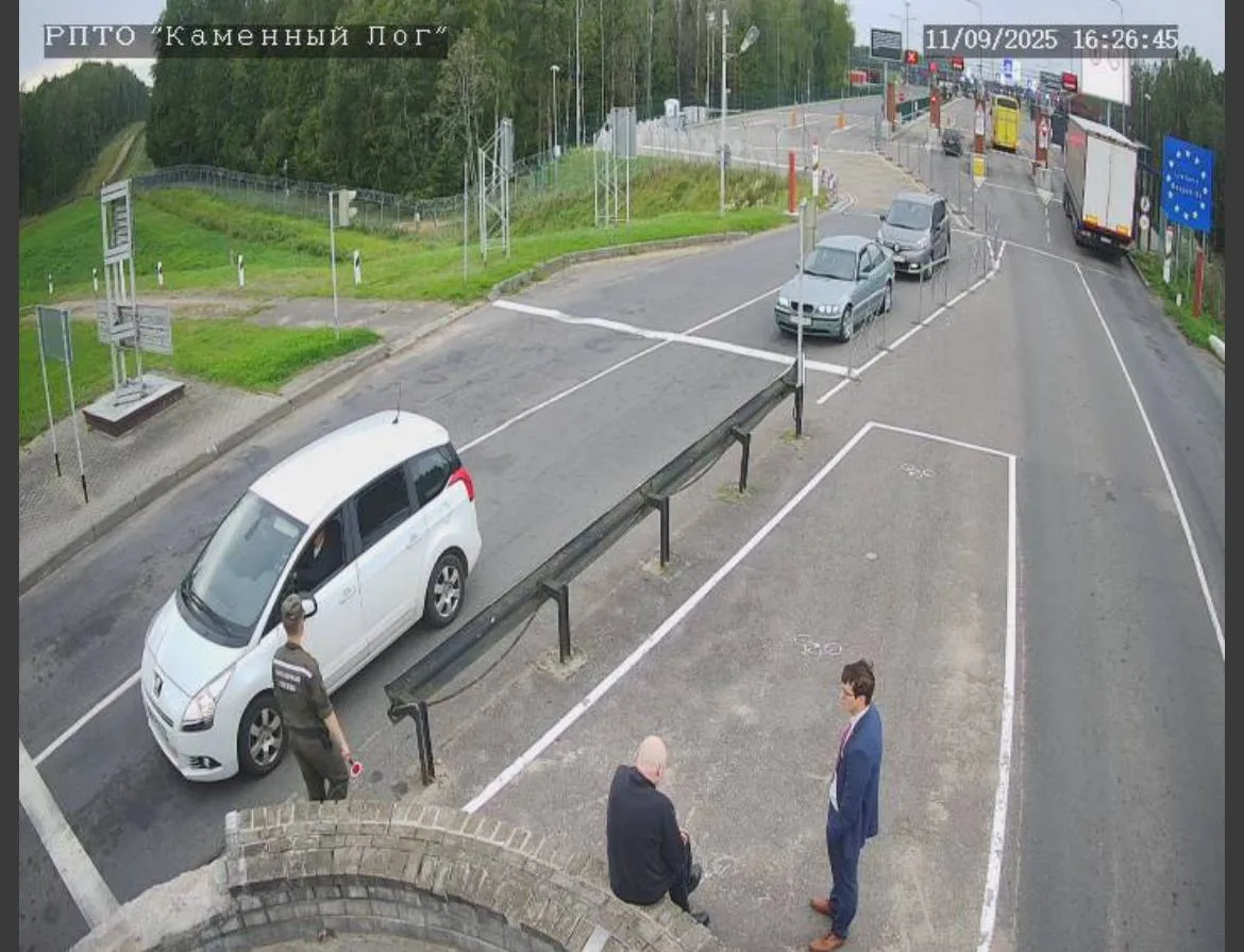 Former political prisoner Mikola Statkevich returns to Belarus after spending several hours in “neutral zone” on border with Lithuania